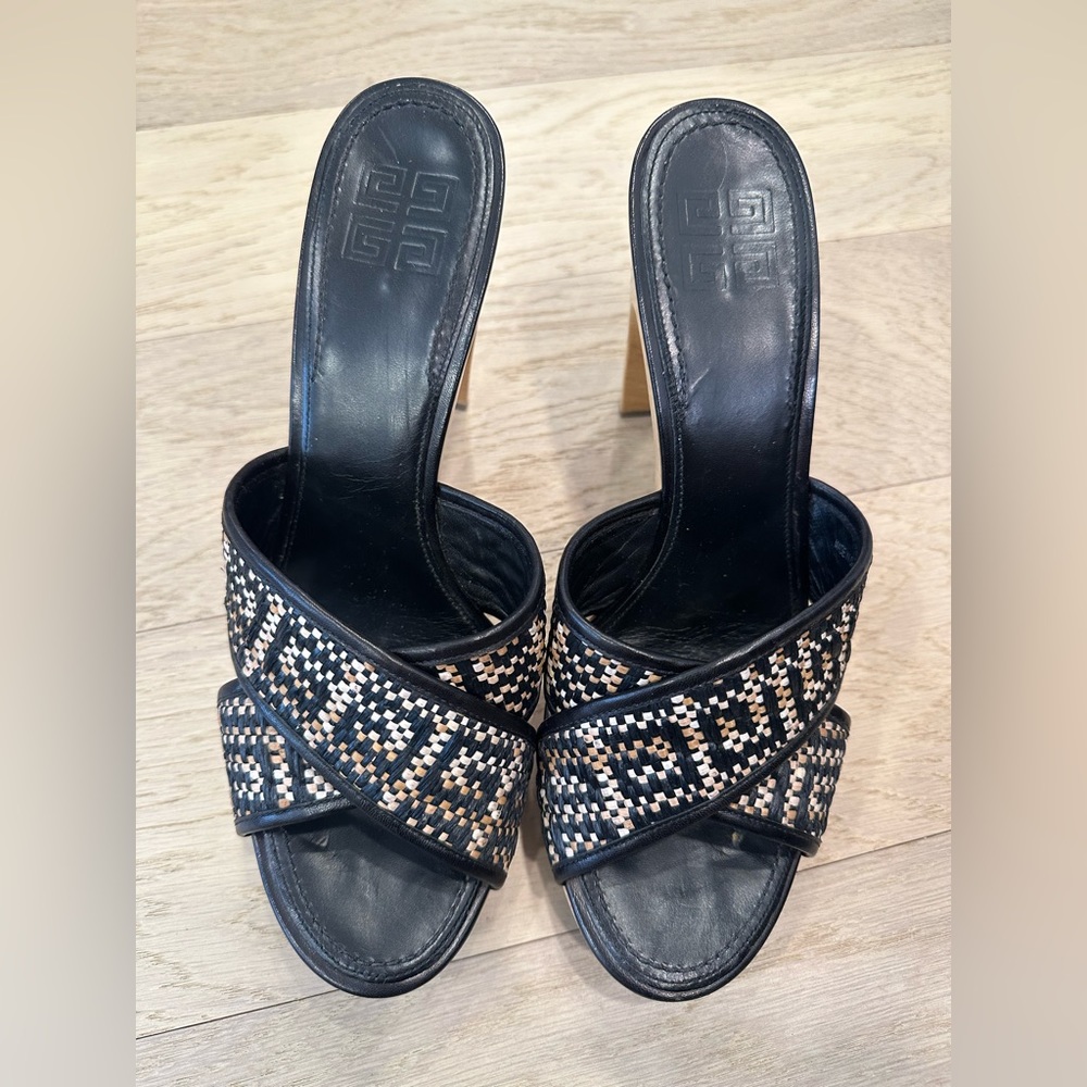 STUNNING Authentic Black and Beige Woven Leather G Logo Givenchy Slides!